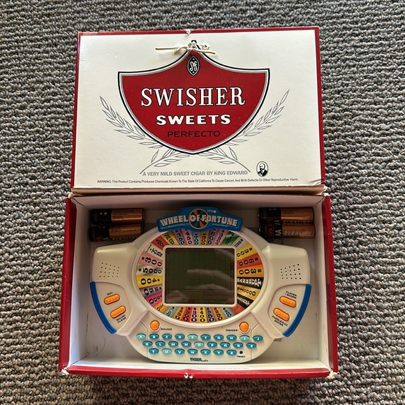 Tiger Wheel of Fortune Deluxe Electronic Handheld LCD Screen Video Game 1999 - Picture 6 of 8